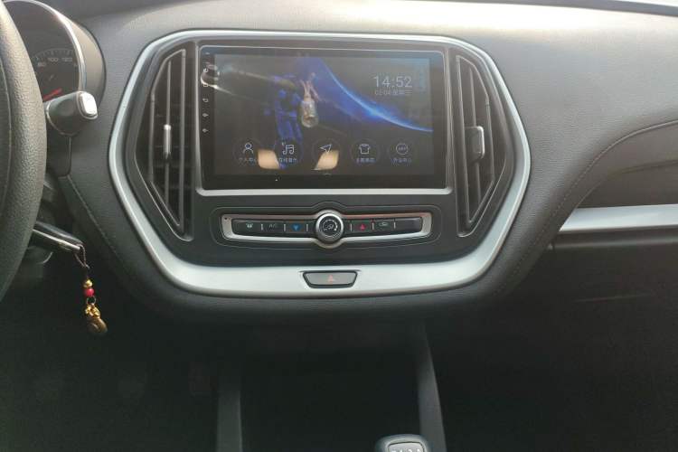 Used JETOUR X70M 2020 Revised 1.5T Manual Partner Version 5-Seater Audio And AC Panel