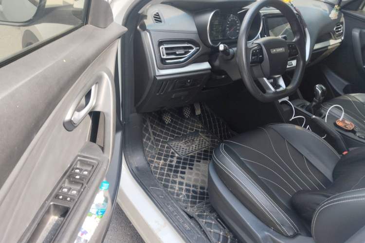 Used JETOUR X70M 2020 Revised 1.5T Manual Partner Version 5-Seater Driver Seat