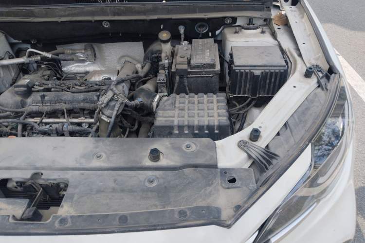 Used JETOUR X70M 2020 Revised 1.5T Manual Partner Version 5-Seater Engine Bay Left