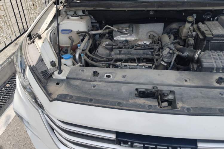 Used JETOUR X70M 2020 Revised 1.5T Manual Partner Version 5-Seater Engine Bay Right