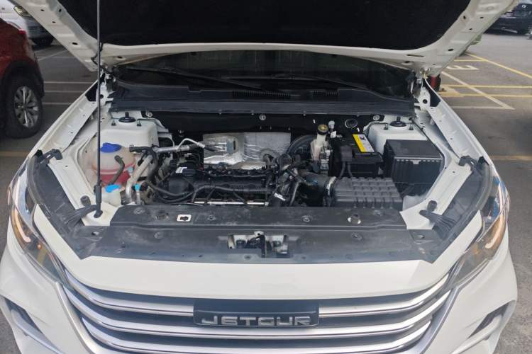 Used JETOUR X70M 2020 Revised Version 1.5T Manual - Travel Companion Type 6 Seats Engine Bay