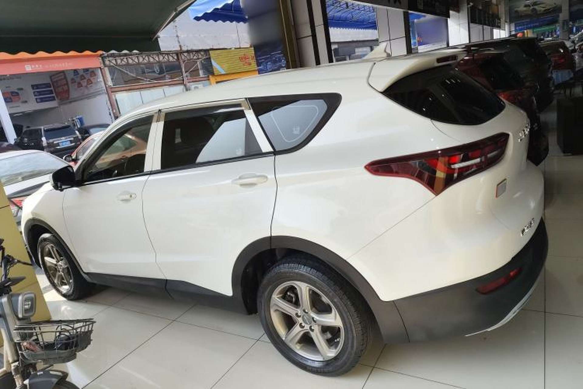 Used JETOUR X70M 2020 Revised 1.5T Manual Partner Version 7-Seater Exterior 3