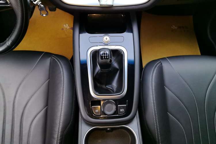 Used JETOUR X70M 2020 Revised Version 1.5T Manual - Travel Companion Type 6 Seats Gear Lever