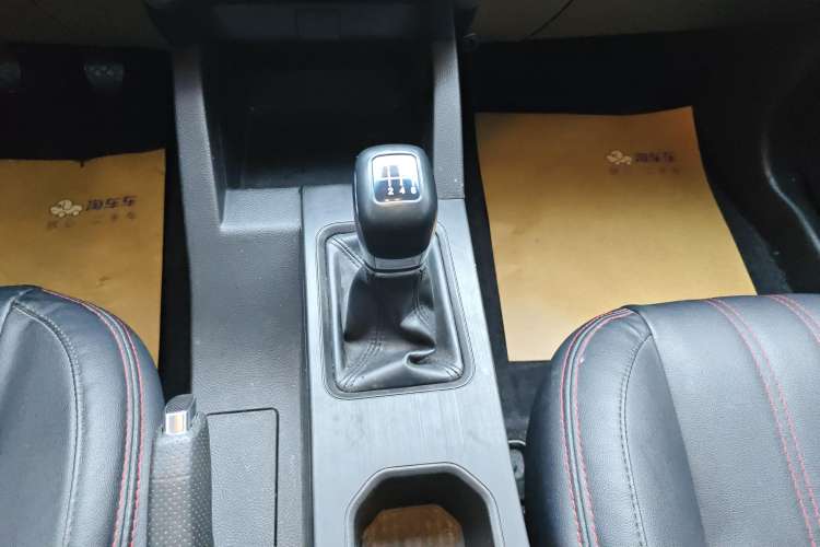 Used JETOUR X70M 2020 Revised 1.5T Manual Partner Version 5-Seater Gear Lever