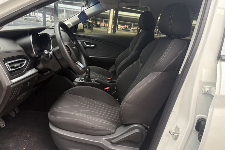 Used JETOUR X70M 2020 Revised 1.5T Manual Partner Version 5-Seater Interior 1