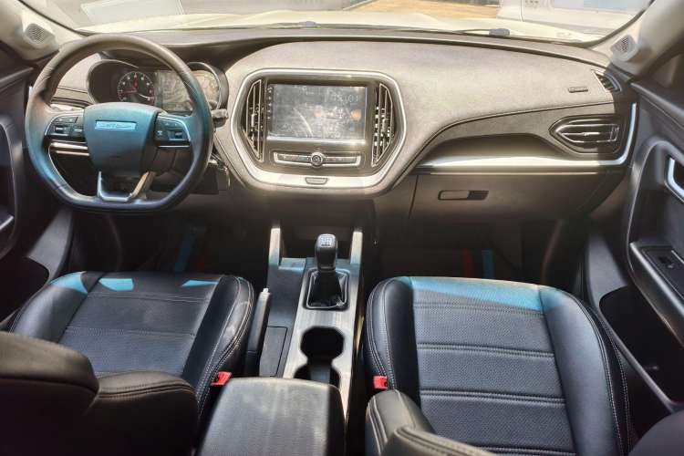 Used JETOUR X70M 2020 Revised 1.5T Manual Partner Version 5-Seater Interior 1