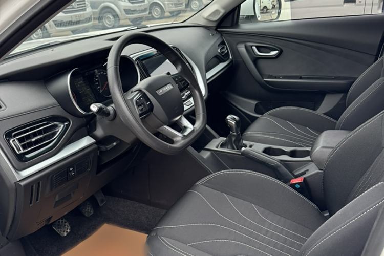 Used JETOUR X70M 2020 1.5T Manual Partner Model Interior 2