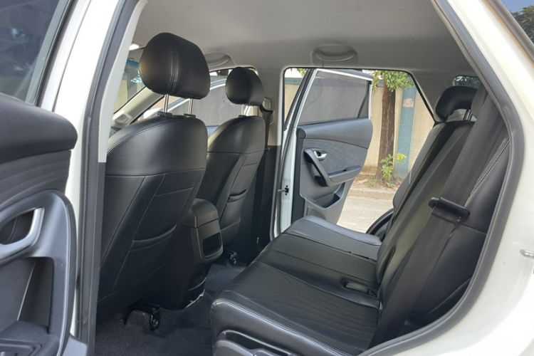Used JETOUR X70M 2020 Revised 1.5T Manual Partner Version 6-Seater Interior 2