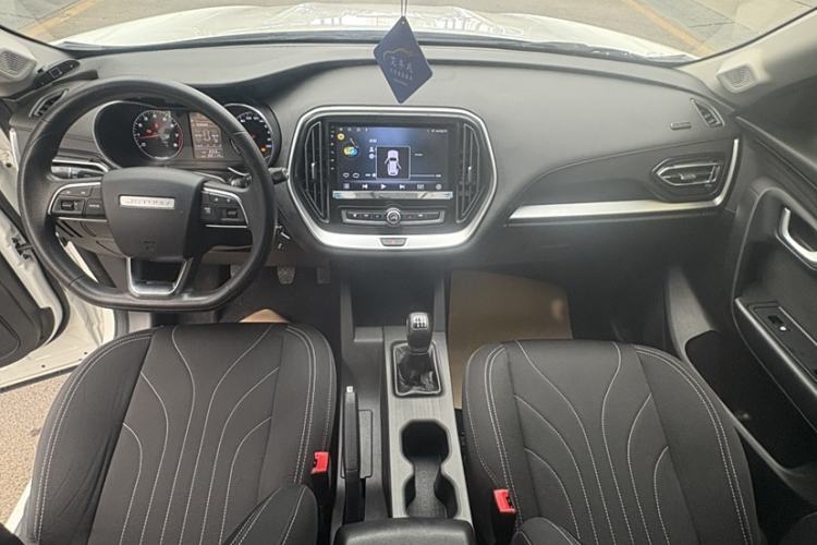 Used JETOUR X70M 2020 Revised 1.5T Manual Partner Version 5-Seater Interior 2