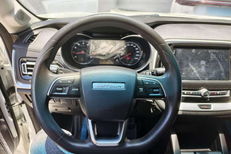 Used JETOUR X70M 2020 Revised 1.5T Manual Partner Version 5-Seater Interior 2