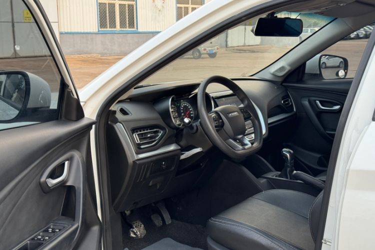 Used JETOUR X70M 2020 1.5T Manual Partner Model Interior 3
