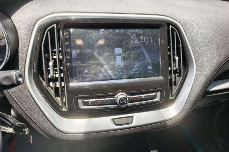 Used JETOUR X70M 2020 Revised 1.5T Manual Partner Version 5-Seater Interior 3