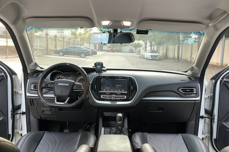 Used JETOUR X70M 2020 Revised 1.5T Manual Partner Version 6-Seater Interior 4