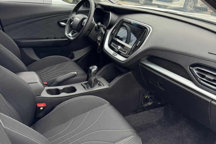 Used JETOUR X70M 2020 1.5T Manual Partner Model Interior 5