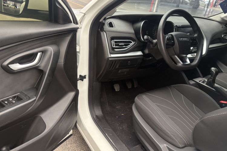 Used JETOUR X70M 2020 Revised 1.5T Manual Partner Version 5-Seater Interior 5