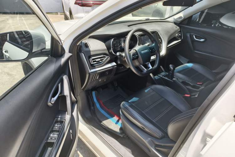 Used JETOUR X70M 2020 Revised 1.5T Manual Partner Version 5-Seater Interior 6