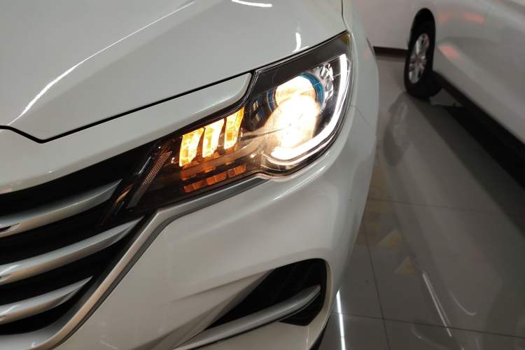 Used JETOUR X70M 2020 Revised 1.5T Manual Travel Companion Version 5 Seats Left Front Headlight