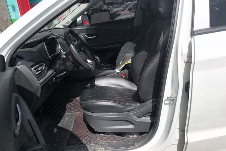 Used JETOUR X70M 2020 Revised 1.5T Manual Travel Companion Version 5 Seats Left Front Seat
