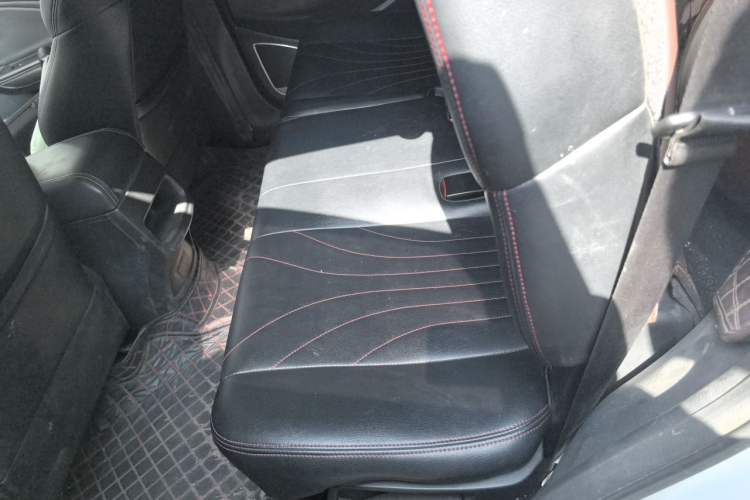 Used JETOUR X70M 2020 Revised 1.5T Manual Travel Companion Version 5 Seats Left Rear Seat