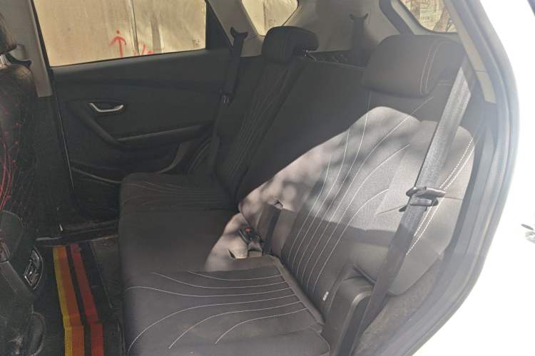 Used JETOUR X70M 2020 Revised Version 1.5T DCT Companion Edition 6 Seats Left Rear Seat