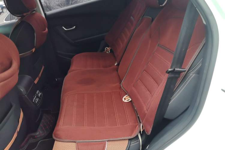 Used JETOUR X70M 2020 Revised Version 1.5T DCT Companion Edition 5 Seats Left Rear Seat