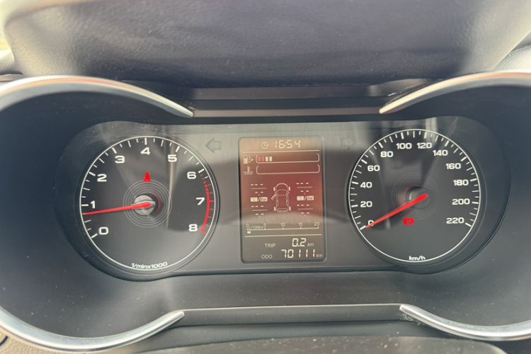 Used JETOUR X70M 2020 1.5T Manual Partner Model Odometer Close Up