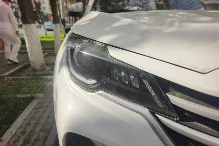 Used JETOUR X70M 2020 Revised Version 1.5T DCT Companion Edition 6 Seats Right Front Headlight