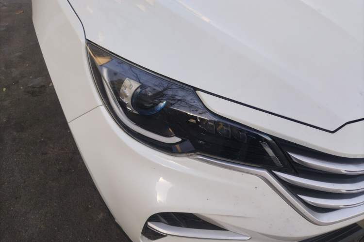Used JETOUR X70M 2020 Revised 1.5T Manual Partner Version 5-Seater Right Front Headlight