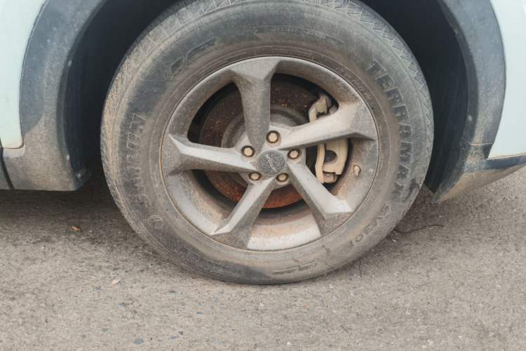 Used JETOUR X70M 2020 Revised Version 1.5T DCT Companion Edition 6 Seats Right Front Wheel Hub