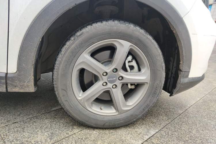 Used JETOUR X70M 2020 1.5T Manual Value-Packed 7-Seater Right Front Wheel Hub