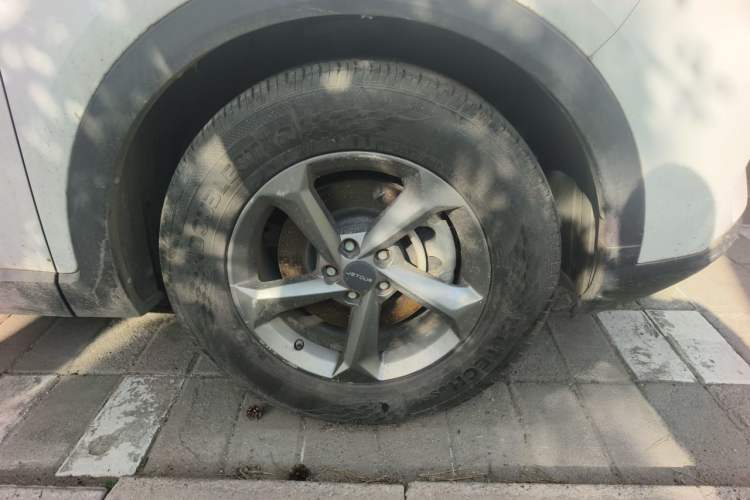 Used JETOUR X70M 2020 Revised Version 1.5T DCT Companion Edition 6 Seats Right Front Wheel Hub
