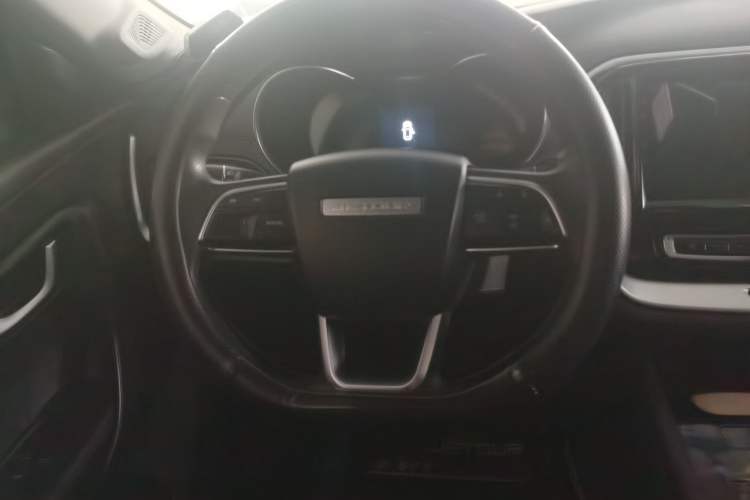 Used JETOUR X70M 2020 Revised Version 1.5T DCT Companion Edition 6 Seats Steering Wheel