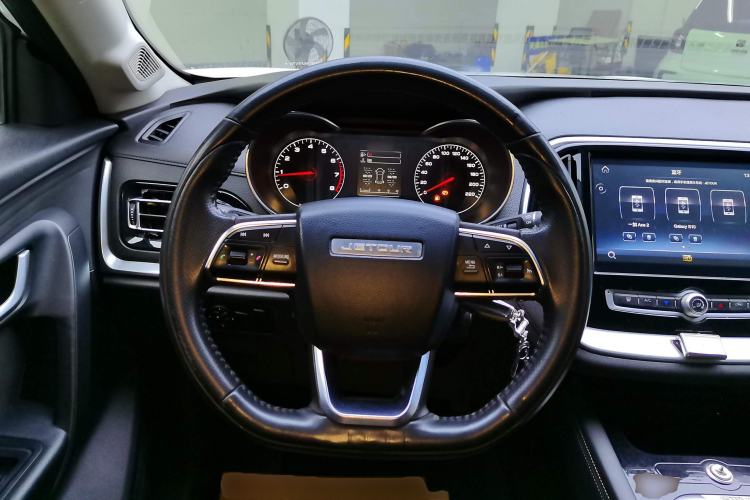Used JETOUR X70M 2020 Revised Version 1.5T Manual - Travel Companion Type 6 Seats Steering Wheel