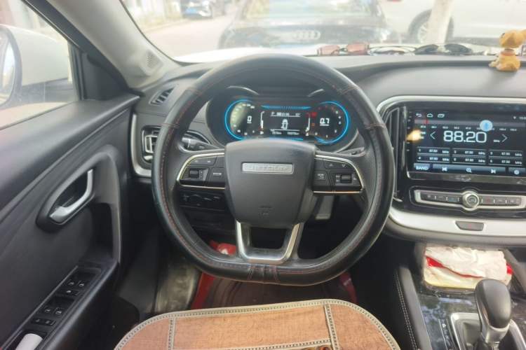 Used JETOUR X70M 2020 Revised Version 1.5T DCT Companion Edition 6 Seats Steering Wheel