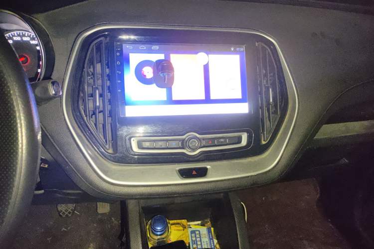 Used JETOUR X70M 2020 Revised 1.5T Manual Partner Version 5-Seater Audio And AC Panel
