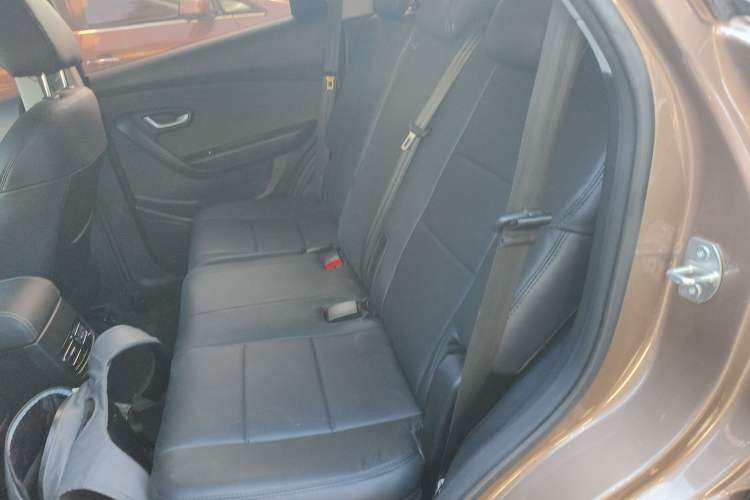 Used JETOUR X70M 2020 Revised Version 1.5T DCT Companion Edition 5 Seats Left Rear Seat