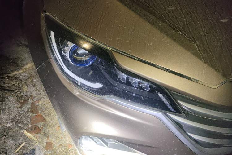 Used JETOUR X70M 2020 Revised 1.5T Manual Partner Version 5-Seater Right Front Headlight