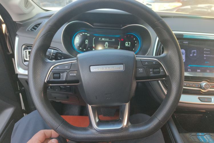 Used JETOUR X70M 2020 Revised Version 1.5T DCT Companion Edition 5 Seats Steering Wheel
