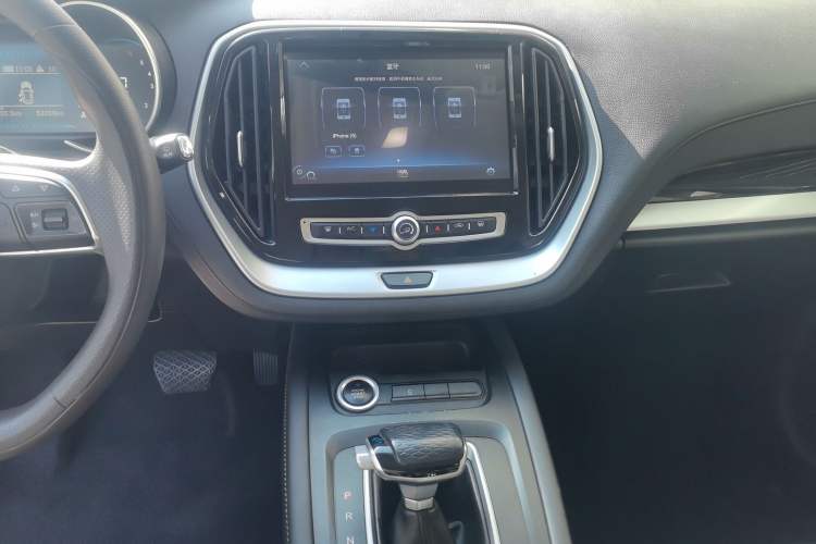 Used JETOUR X70M 2021 1.5T DCT Luxury Partner Model 7 Seats Audio And AC Panel