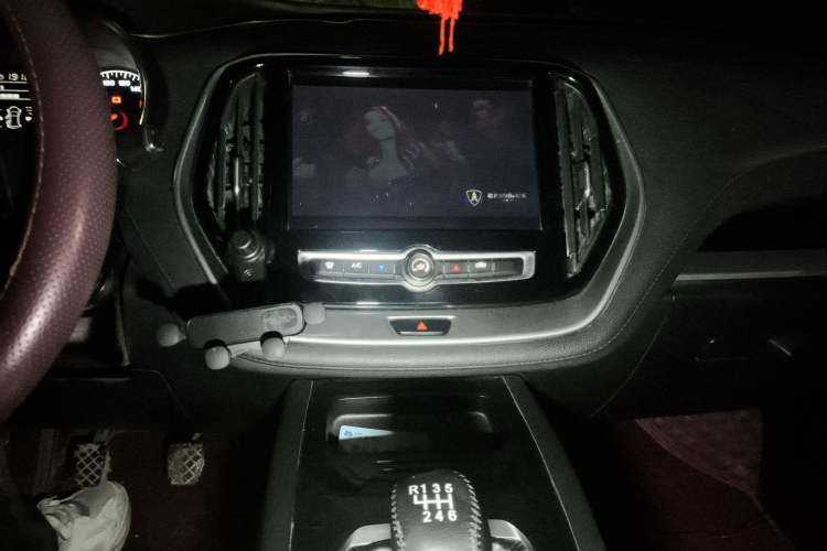 Used JETOUR X70M 2021 1.5T Manual Urban Partner 7-Seater Audio And AC Panel