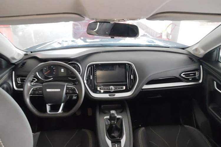 Used JETOUR X70M 2021 1.5T Manual Urban Partner Model 5 Seats Center Console