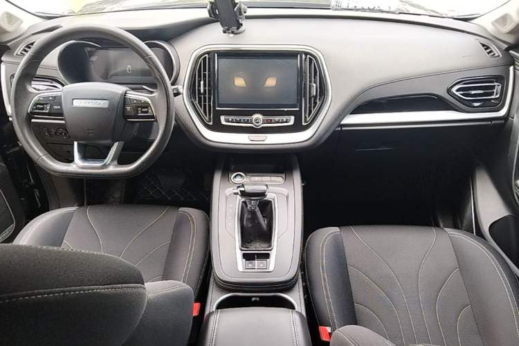 Used JETOUR X70M 2021 1.5T DCT Luxury Partner Model 5 Seats Center Console
