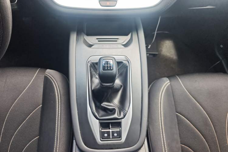 Used JETOUR X70M 2021 1.5T Manual Urban Partner Model 5 Seats Gear Lever