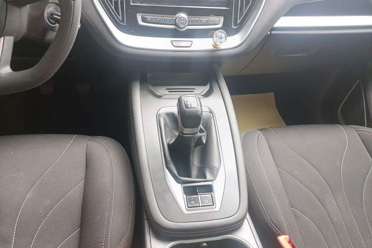 Used JETOUR X70M 2021 1.5T Manual Urban Partner 7-Seater Gear Lever