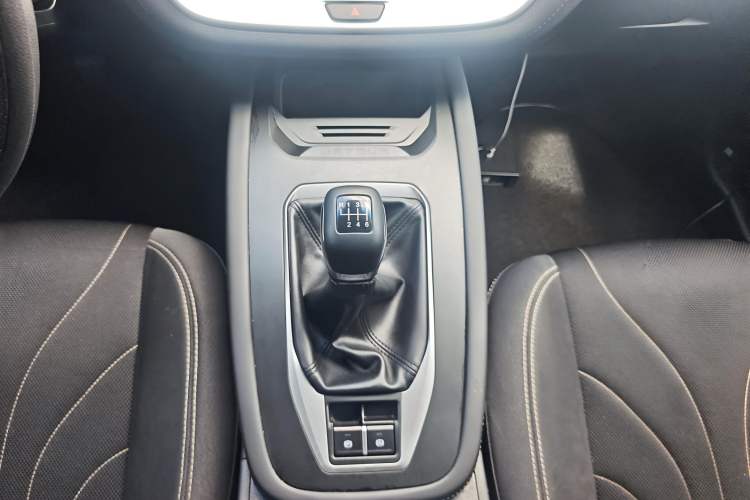 Used JETOUR X70M 2021 1.5T Manual Urban Partner Model 5 Seats Gear Lever