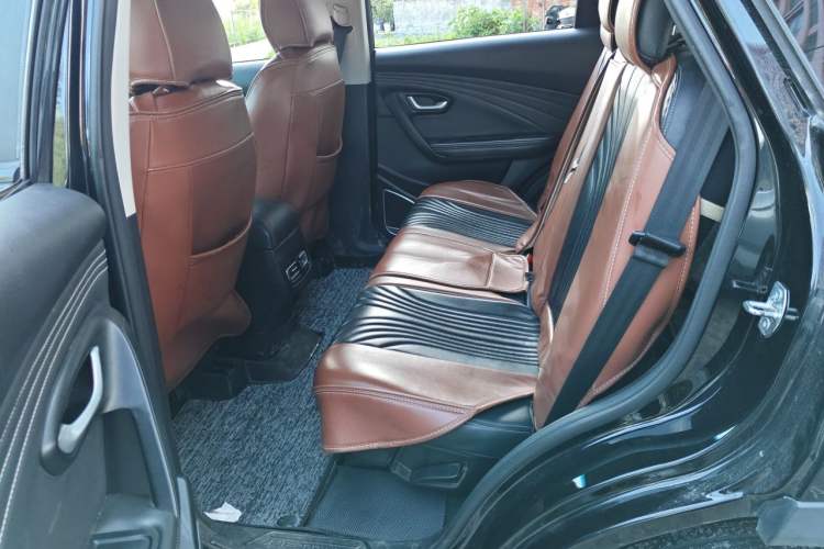 Used JETOUR X70M 2021 1.5T DCT Luxury Partner Model 5 Seats Left Rear Seat