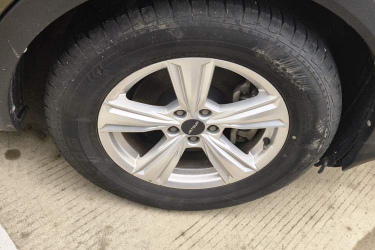 Used JETOUR X70M 2021 1.5T DCT Luxury Partner Model 5 Seats Right Front Wheel Hub