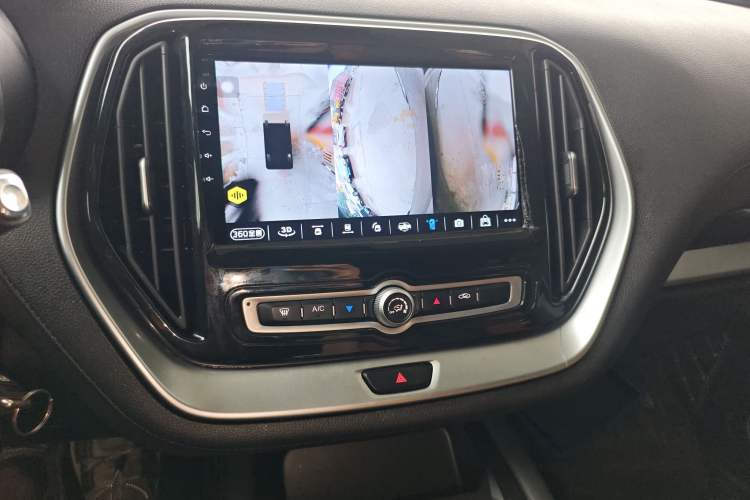 Used JETOUR X70M 2021 1.5T Manual Urban Partner 7-Seater Audio And AC Panel