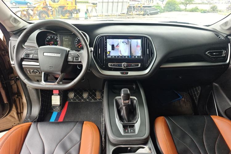 Used JETOUR X70M 2021 1.5T Manual Urban Partner 7-Seater Interior 2