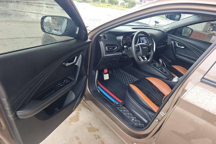 Used JETOUR X70M 2021 1.5T Manual Urban Partner 7-Seater Interior 3